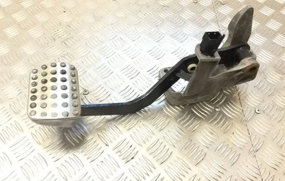 Mercedes-Benz E W211 Brake pedal A2112941701