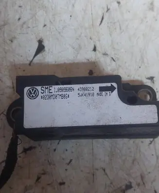 Volkswagen PASSAT B5 Airbag deployment crash/impact sensor 1J0909606N 43980212 5WK41910