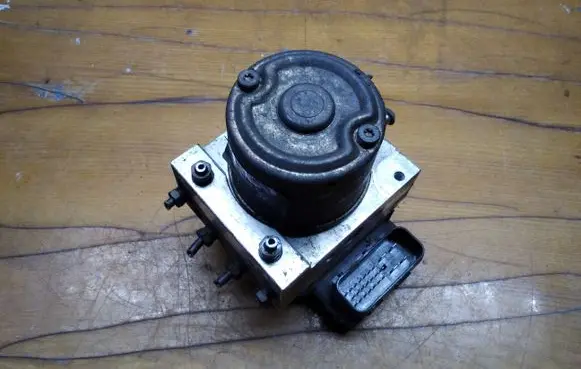 Mitsubishi Space Wagon ABS Pump MR289380