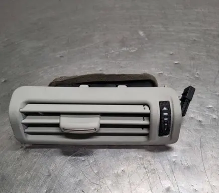 Rear air vent grill
