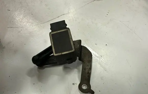 BMW 5 E60 E61 Headlight/headlamp level sensor 6778809