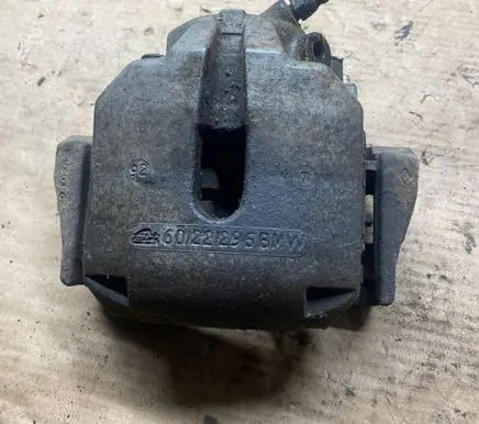 BMW 5 E39 Front brake caliper 6022296