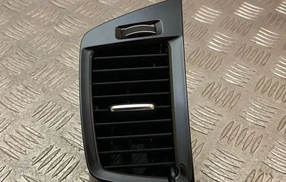 Volvo XC90 Dash center air vent grill 31366454 31651283