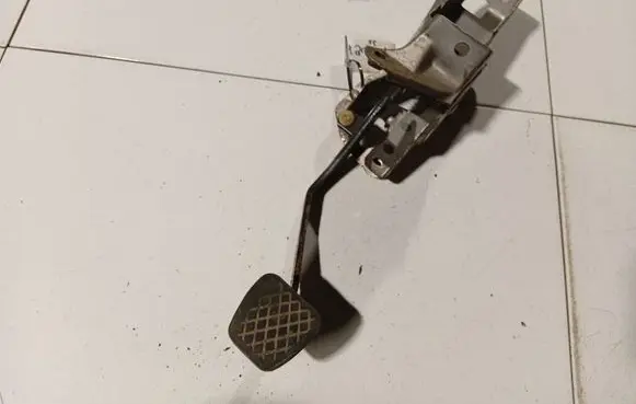 Honda FR-V Brake pedal 