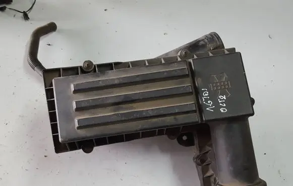 Skoda Octavia Mk2 (1Z) Air filter box cover 