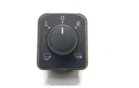 Skoda Octavia Mk4 Wing mirror switch 565959565A