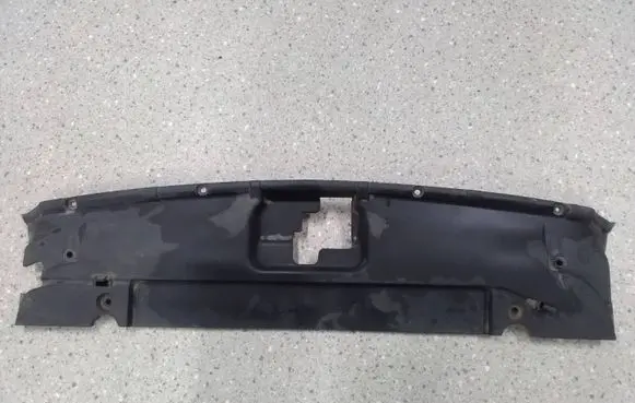 Engine bonnet/hood lock trim molding