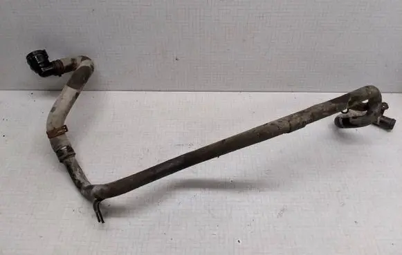 Volkswagen PASSAT B6 Engine coolant pipe/hose