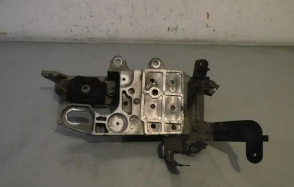 Nissan Qashqai Engine mount vacuum valve 