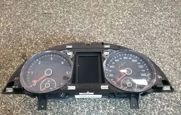 Volkswagen PASSAT CC Speedometer (instrument cluster) 3C8920971A