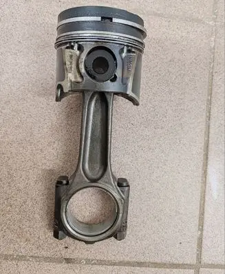 Volvo V50 Piston with connecting rod