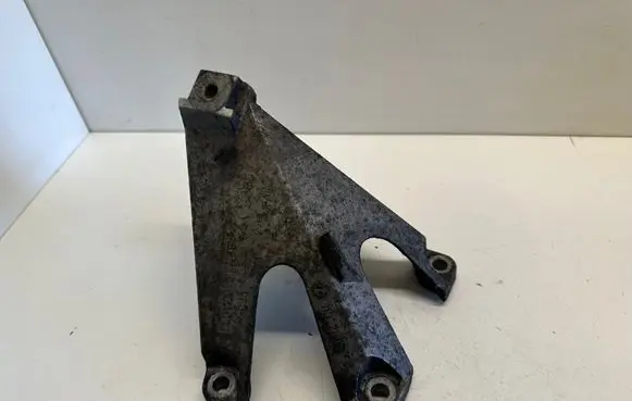 Audi A6 S6 C5 4B Engine mounting bracket 8E0199307f