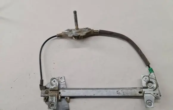 Rear door manual window regulator