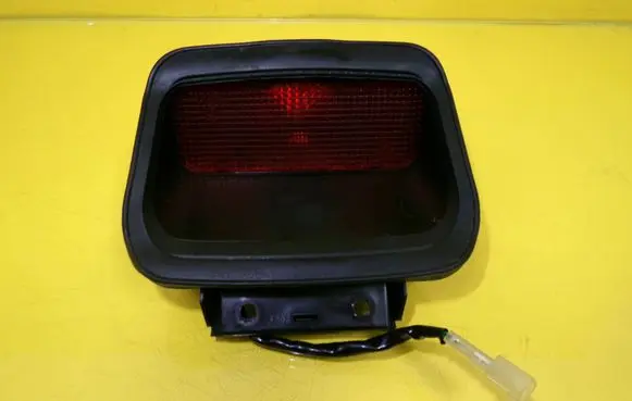 Suzuki Swift I Third/center stoplight 3581060E0
