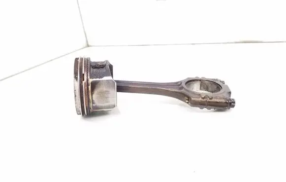 Volkswagen Polo Piston with connecting rod