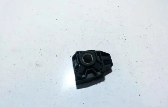 Radiator mount bracket