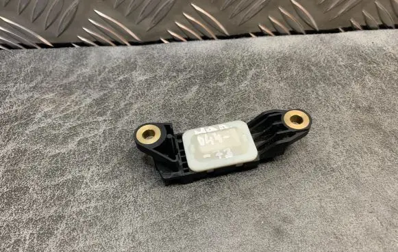 Mercedes-Benz E W211 Airbag deployment crash/impact sensor A0018209126