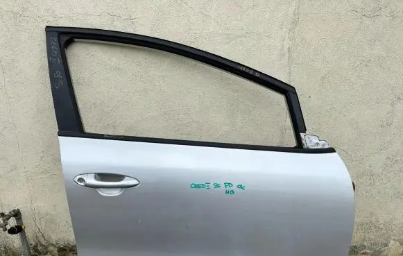 KIA Ceed Front door