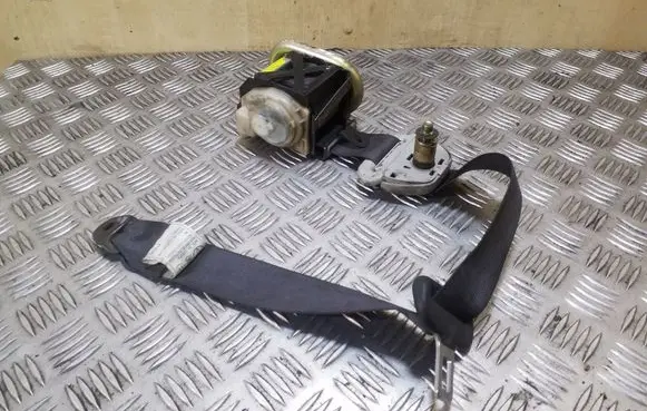 Toyota Corolla Verso E121 Rear seatbelt 0431064
