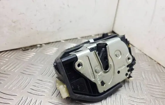 BMW 3 F30 F35 F31 Front door lock 7202149