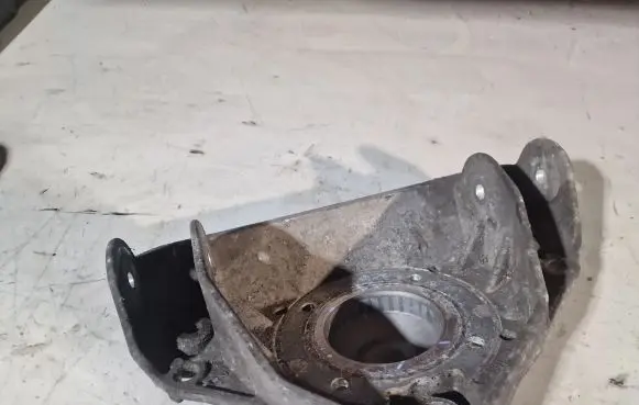 Volkswagen Touareg I Coil spring mount 