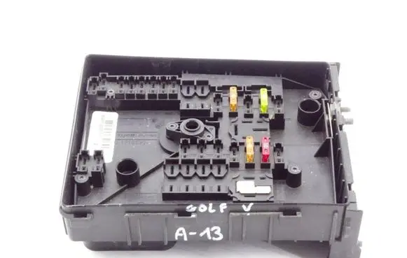 Volkswagen Golf V Fuse box set 1K0937125D
