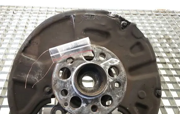 Mercedes-Benz GLK (X204) Front wheel hub spindle knuckle