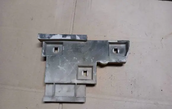 Volvo S70 V70 V70 XC Front bumper mounting bracket 9151501