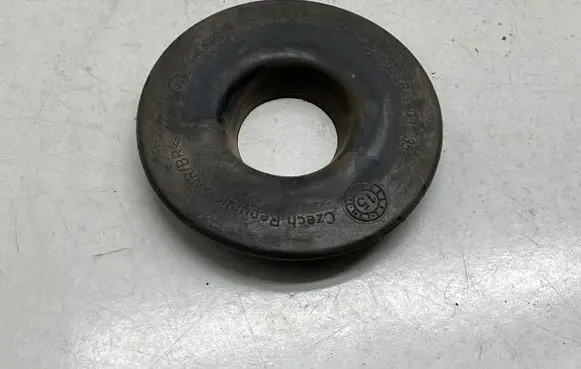 Skoda Octavia Mk3 (5E) Rear coil spring rubber mount 5Q0512149A