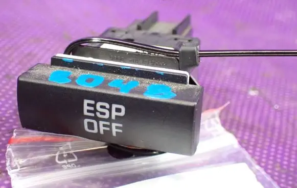 Skoda Octavia Mk2 (1Z) ESP (stability program) switch 
