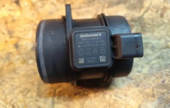 Mercedes-Benz C W204 Mass air flow meter A6510900248 037033103 5WK97817