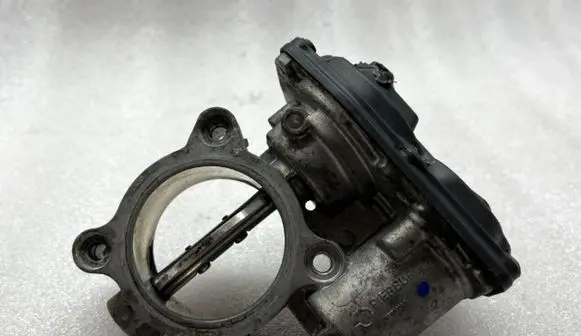 BMW X3 F25 Throttle body valve 13547810752 7810752