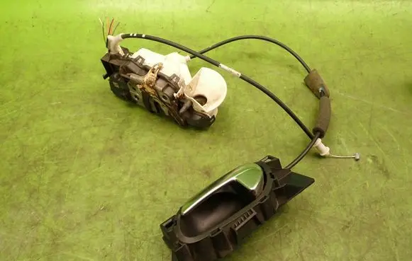Peugeot 508 Front door lock 
