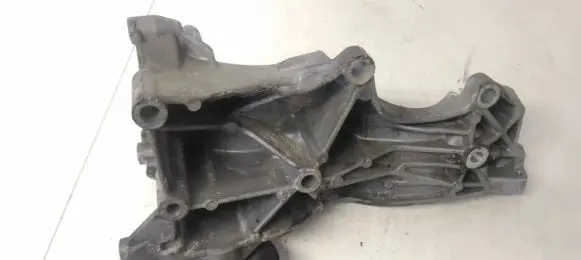 Audi A4 S4 B6 8E 8H Engine mounting bracket 06d903143c