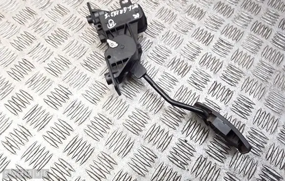 Accelerator throttle pedal