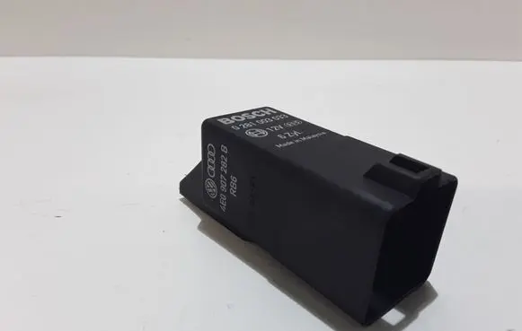 Volkswagen Phaeton Glow plug pre-heat relay 4E0907282B 0281003033