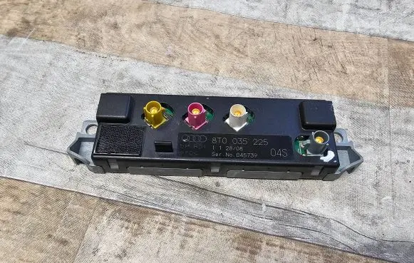 Audi A5 8T 8F Antenna control unit 8T0035225 045739
