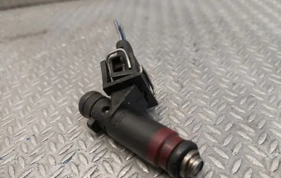 Mercedes-Benz S W220 Fuel injector 1370780049