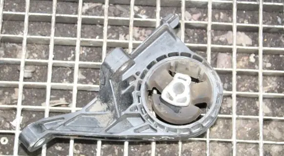Opel Insignia A Engine mount bracket 13268880