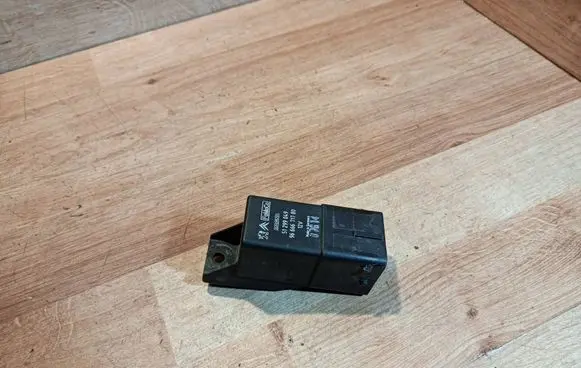 Volvo V40 Glow plug pre-heat relay 51299049 9666671780