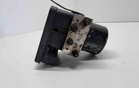 Volkswagen Golf IV ABS Pump 1C0907379E 00006068D3 10096003193
