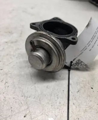 Volkswagen Touran I EGR valve 038131501AN
