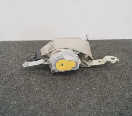 Subaru Legacy Front seatbelt E40432127