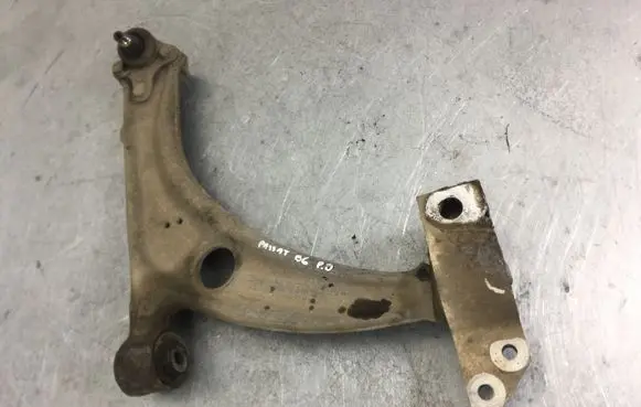 Volkswagen PASSAT B6 Front lower control arm/wishbone 3C0407153B
