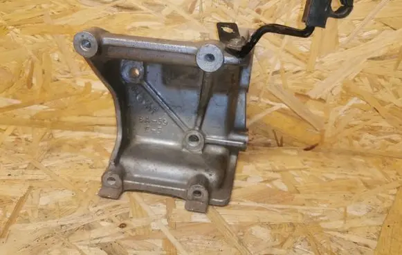 Toyota Hilux (AN10, AN20, AN30) A/C compressor mount bracket TG246260522