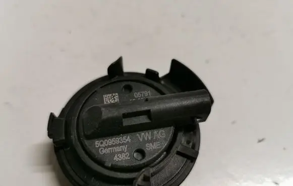 Volkswagen Golf VII Airbag deployment crash/impact sensor 5Q0959354