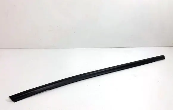 Hyundai Kona I Loading door glass trim molding 
