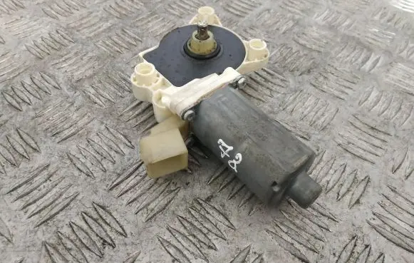 Mercedes-Benz CLS C219 Front door window regulator with motor 0130821432