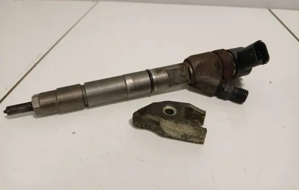 Honda CR-V Fuel injector 0445110288 16450-R06-E01