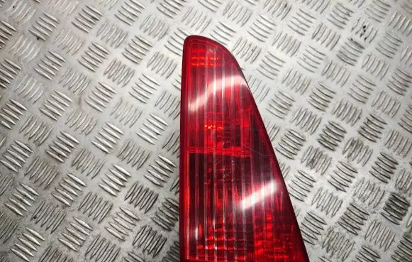 Peugeot 607 Tailgate rear/tail lights